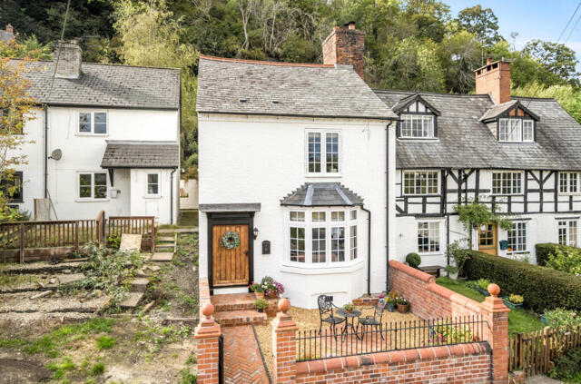 Pound, Montgomery, 3 Bedroom Semi-detached