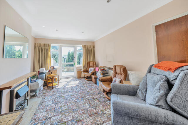 Uxbridge Road, Mill End, 3 Bedroom Semi-detached