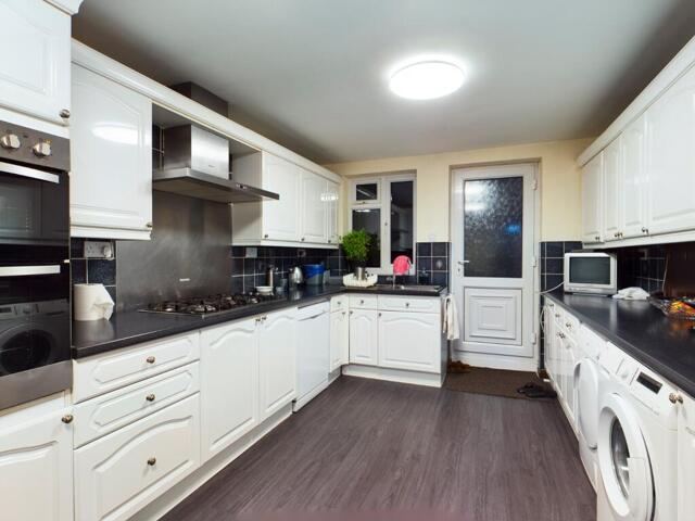 Staines-upon-thames, Surrey, House Share For