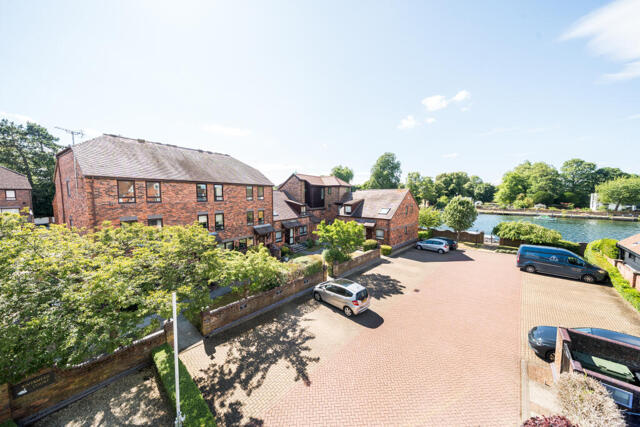 Rivermead Court, Marlow, 4 Bedroom End