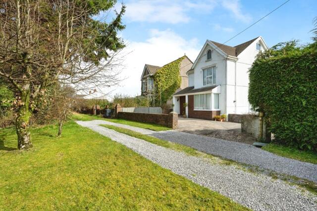 Ystradgynlais, Ynyscedwyn Road, Swansea, 3 Bedroom Detached