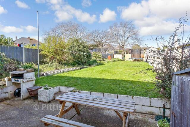 Shamblers Road, Cowes, 3 Bedroom Semi-detached