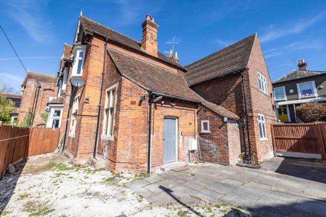 Old Dover Road, Canterbury, 3 Bedroom Flat