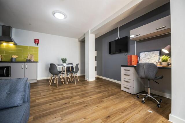 Bedroom Apartment In Queen Street, Sheffield, 1 Bedroom Apartment Bedroom Apartment In Queen Street, Sheffield, 1 Bedroom Apartment