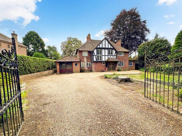 Burkes Road, Beaconsfield, 4 Bedroom Detached