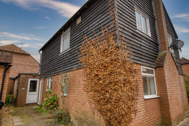 Riverside Close, Canterbury, 2 Bedroom Flat