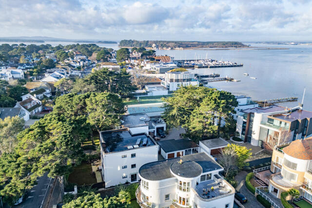 Sandbanks, Panorama Road, Poole, 3 Bedroom Apartment