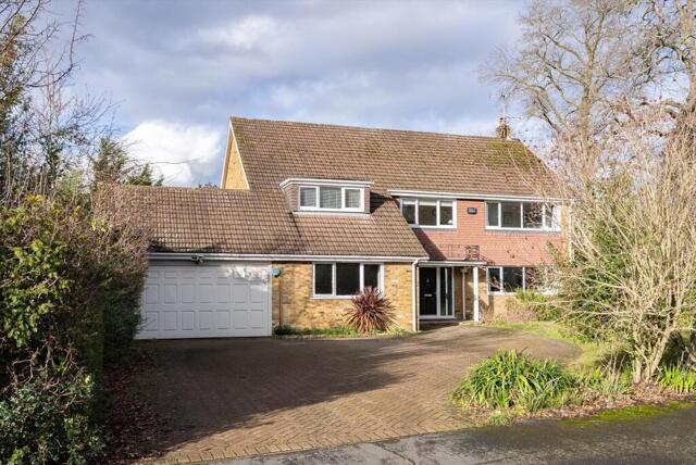 Fairacres, Cobham, 6 Bedroom Detached Fairacres, Cobham, 6 Bedroom Detached