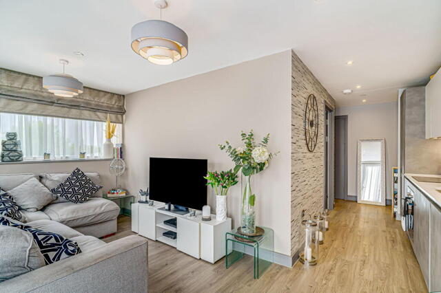 Park Terrace, Worcester Park, 1 Bedroom Flat