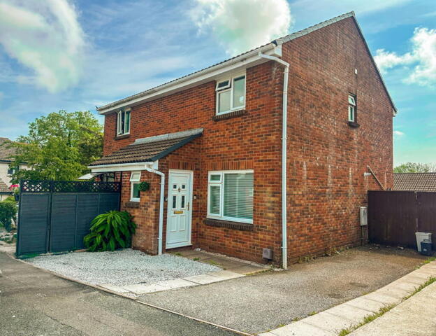 Haytor Avenue, Roselands, 3 Bedroom Semi-detached