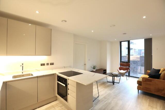 Queen Street, Manchester, 2 Bedroom Apartment Queen Street, Manchester, 2 Bedroom Apartment