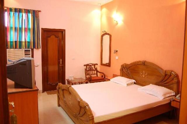 /, Nicholson Road, Near Ashoka Dairy, Sadar Bazar, Ambala Cantt, Ambala, Hotel D R