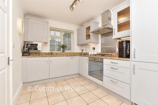 Buckland Road, Lower Kingswood, 4 Bedroom End Buckland Road, Lower Kingswood, 4 Bedroom End