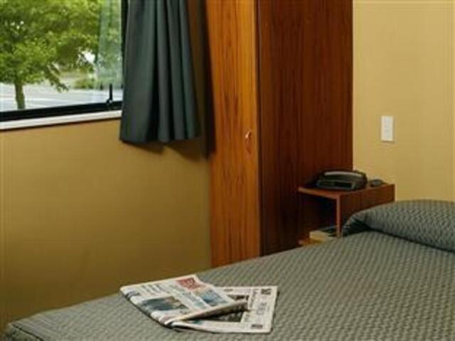 - Fitzherbert Avenue, Palmerston North, Rose City Motel
