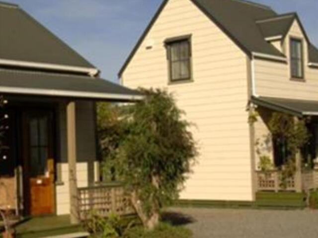 Cambridge Road, Martinborough, Pinot Villas, Resort