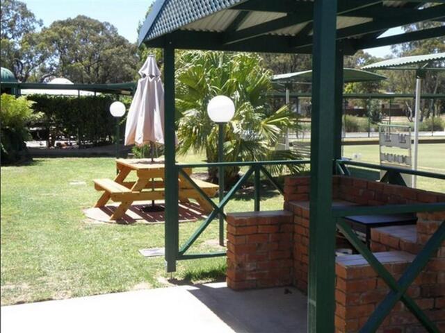- Crispe Street, Deniliquin, Deniliquin Country Club