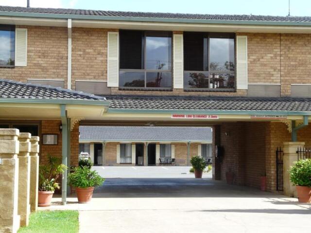 Day Street, Wagga Wagga, Garden City Motor