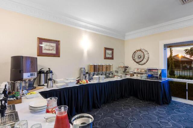 Morgan St, Wagga Wagga, Mercure Wagga Wagga