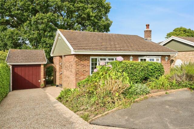 Puckpool Close, Ryde, 2 Bedroom Bungalow Puckpool Close, Ryde, 2 Bedroom Bungalow