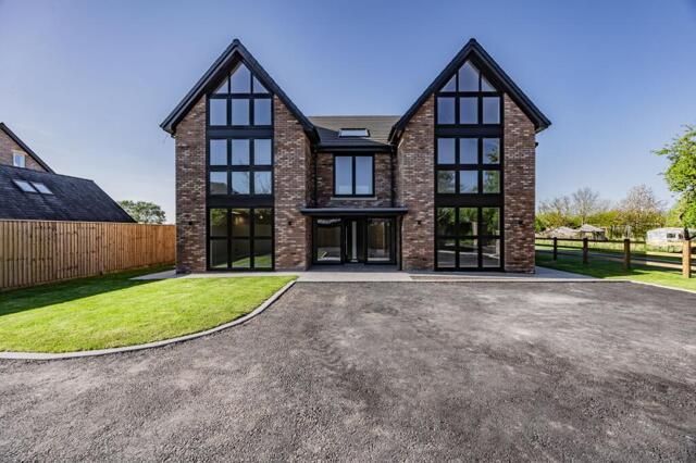 Elmbank Drive, Hall Lane, 5 Bedroom Detached