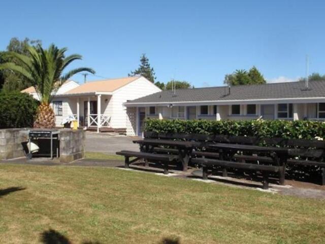 The Avenue, Levin, Mountain View Motel