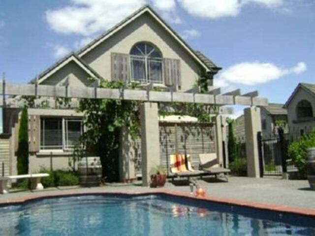 Western Hills Drive Northland (located On State Highway M From Downtown), Whangarei, Lodge Bordeaux, Western Hills Drive Northland (located On State Highway M From Downtown), Whangarei, Lodge Bordeaux,
