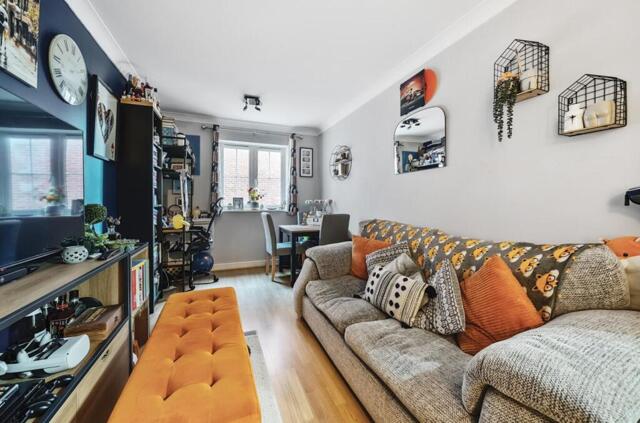 Dorchester Court, London Road, 1 Bedroom Flat