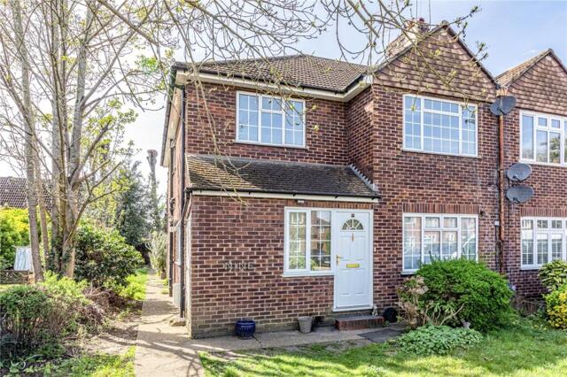 Byfleet, Royston Avenue, West Byfleet, 2 Bedroom Maisonette