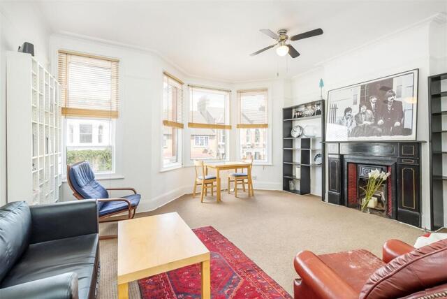 Bathurst Gardens, Kensal Rise, 2 Bedroom Flat