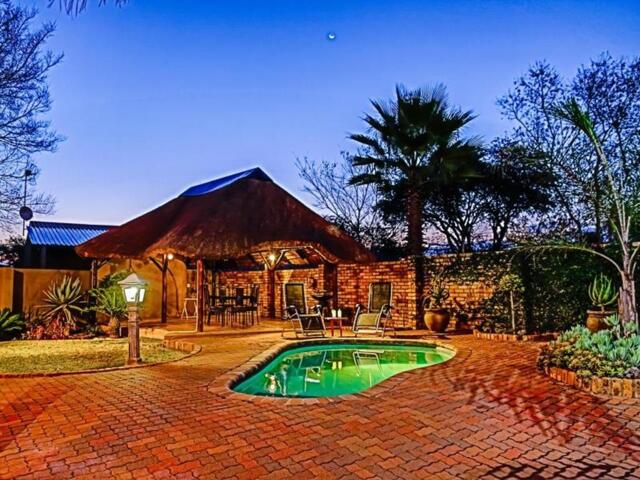 Dr Yusuf Dadoo Avenue, Klerksdorp, Home Away Bed