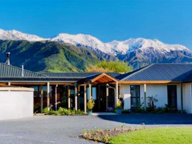 Schoolhouse Road, Kaikoura, Ardara Lodge Bed
