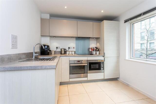 Baythorne Street, Mile End, 2 Bedroom Flat