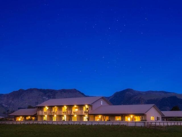 Willow Street, Golden Bay, Mohua Motels, Motel