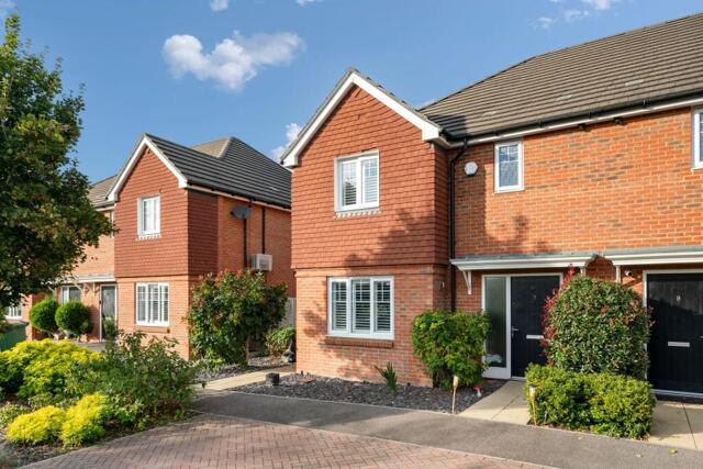 River Walk, Fetcham, 3 Bedroom Semi-detached