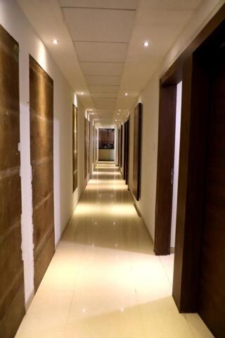 Lalwani Press Road Azad Market, Bhopal, Hotel Adarsh Palace