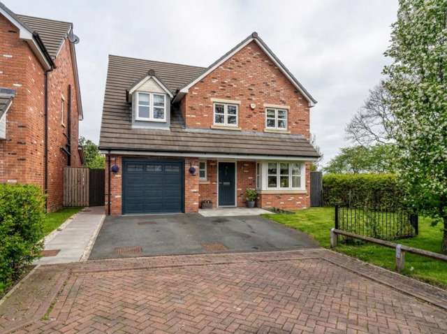 Oak Park Gardens, Scholes, 5 Bedroom Detached