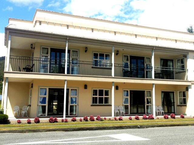 Broadway Street, Reefton, Lantern Court Motel