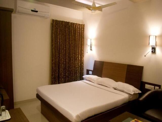 Kumaran Road, Tiruppur, Hotel Maniam Classic