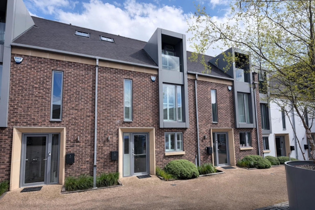 Jury Place, Jury Street, 3 Bedroom Town