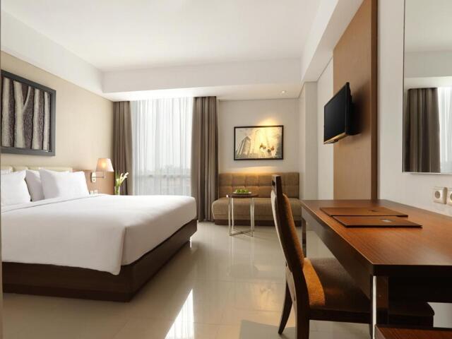Jl. Harapan Indah Boulevard - Medan Satria, Bekasi, Hotel Santika Premiere
