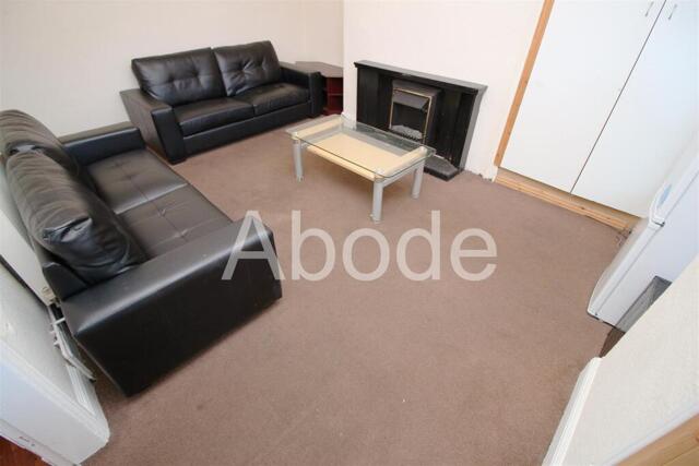 Brudenell Street, Hyde Park, 4 Bedroom House