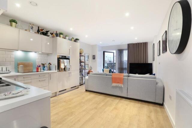 Broome Way, London, 1 Bedroom Flat
