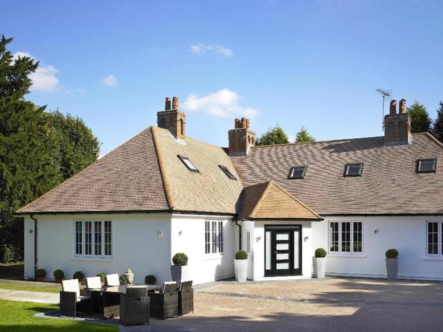 Turners Hill Road, Worth, London, Windfalls Boutique Hotel