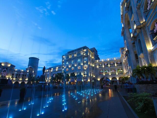 Plaza Mayor De Ciudad De Balanga, Bataan, The Plaza Hotel