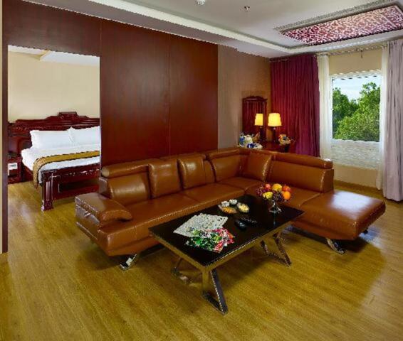 /-b, Vasantha Nagar, Near New Bus Station, Tirunelveli, Hotel Palmyra Grand