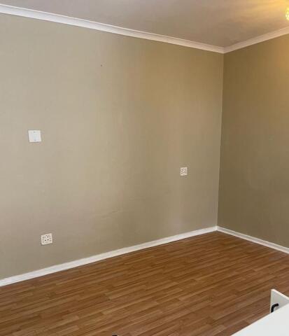 Mowbray, Cape Town, Well Maintained Bachelor