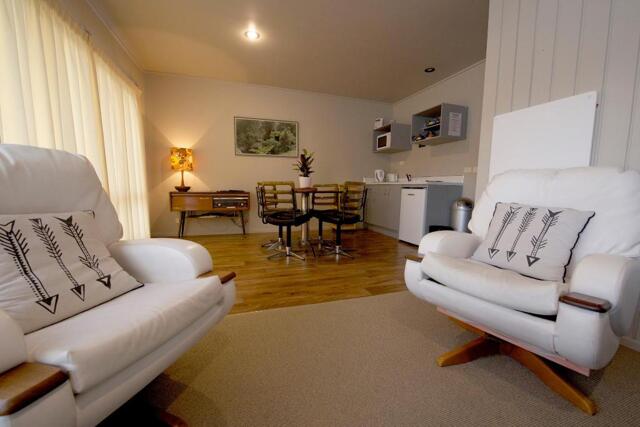 Mere Road, Taupo, The Lake Motel