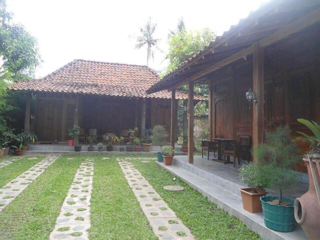 Jalan Parangtritis Km,tembi, Timbulharjo, Sewon, Yogyakarta, Kampung Tembi Guest
