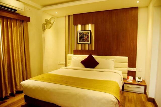 S- Mavoor Rd, Kozhikode / Calicut, Emarald Hotel Calicut