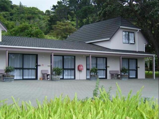 Pharazyn Street, Wellington, Camellia Court Motel